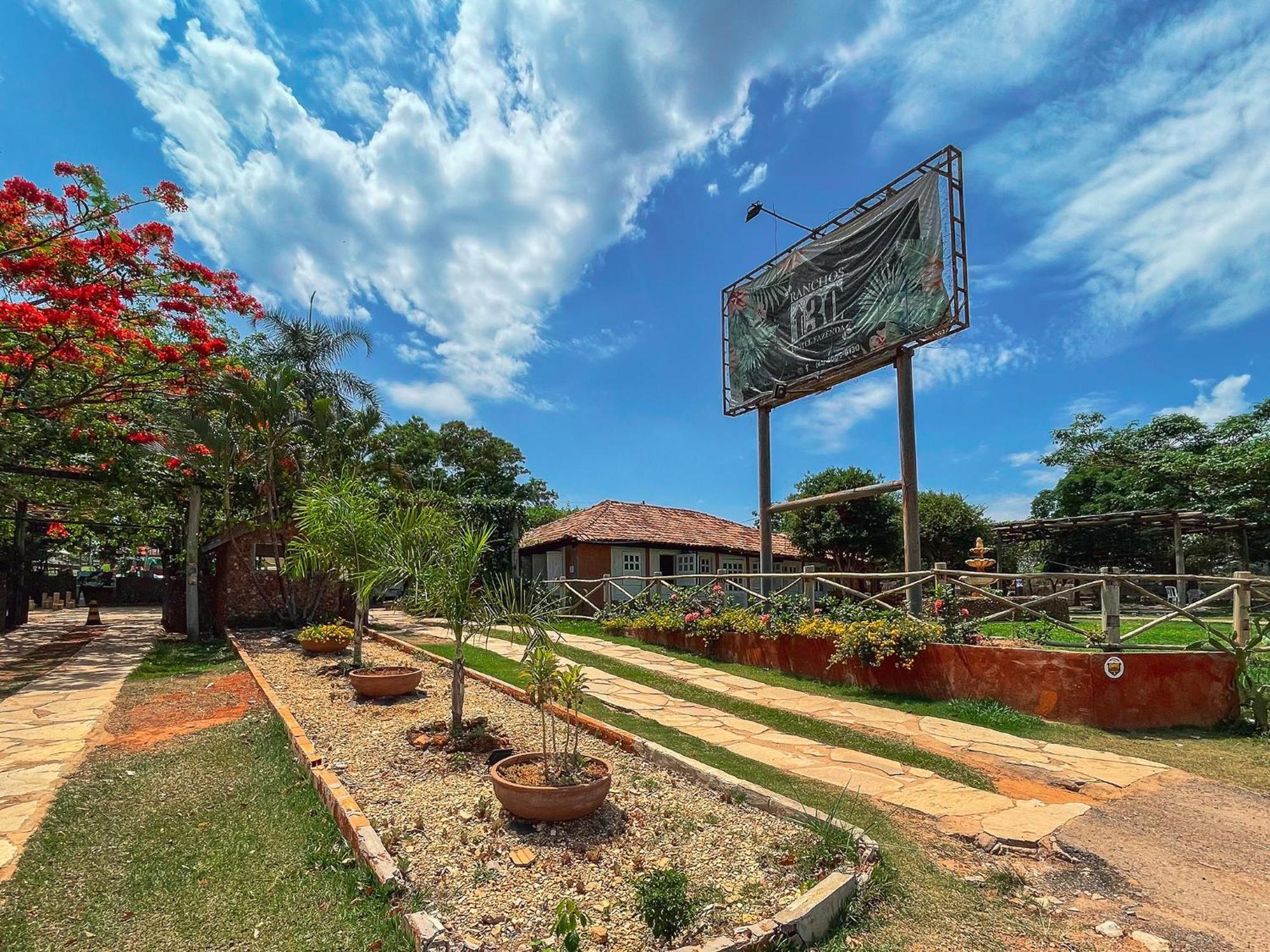 Ranchos 30 Hotel Fazenda Hidrolandia  Экстерьер фото
